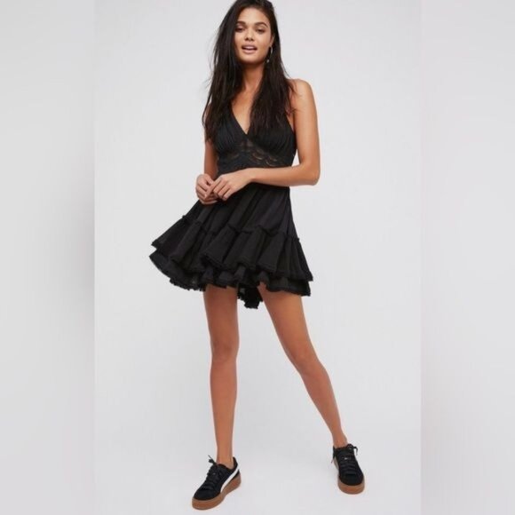 RARE Free People Black Bohemian Crochet Lace Trim Tiered Ruffle Hem Mini Dress - Picture 2 of 15